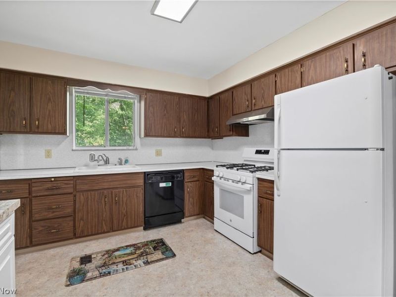 7653 Trenton Trail, Middleburg Heights, OH 44130 Photo 15