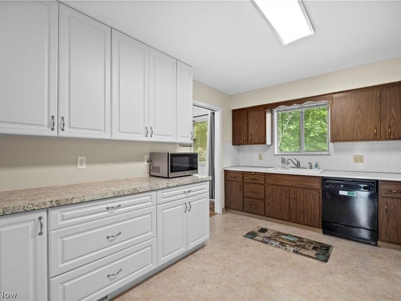 7653 Trenton Trail, Middleburg Heights, OH 44130 Photo 16