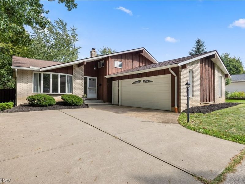 7653 Trenton Trail, Middleburg Heights, OH 44130 Photo 3