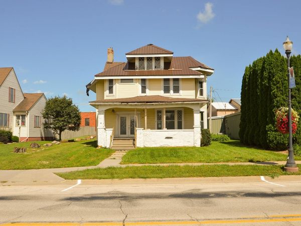 125 W Mission Street, Strawberry Point, IA 52076
