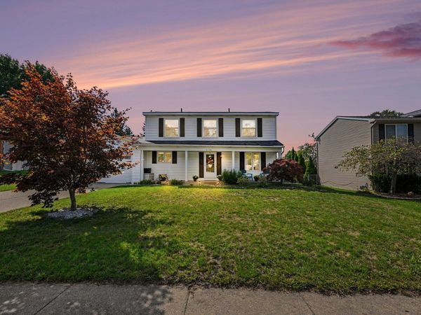 1176 Meadowood Drive, Waterford, MI 48327