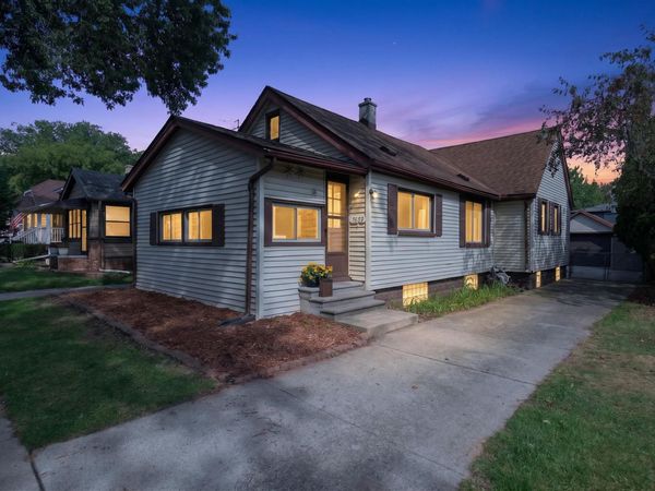 2022 Hampton Road, Grosse Pointe, MI 48236