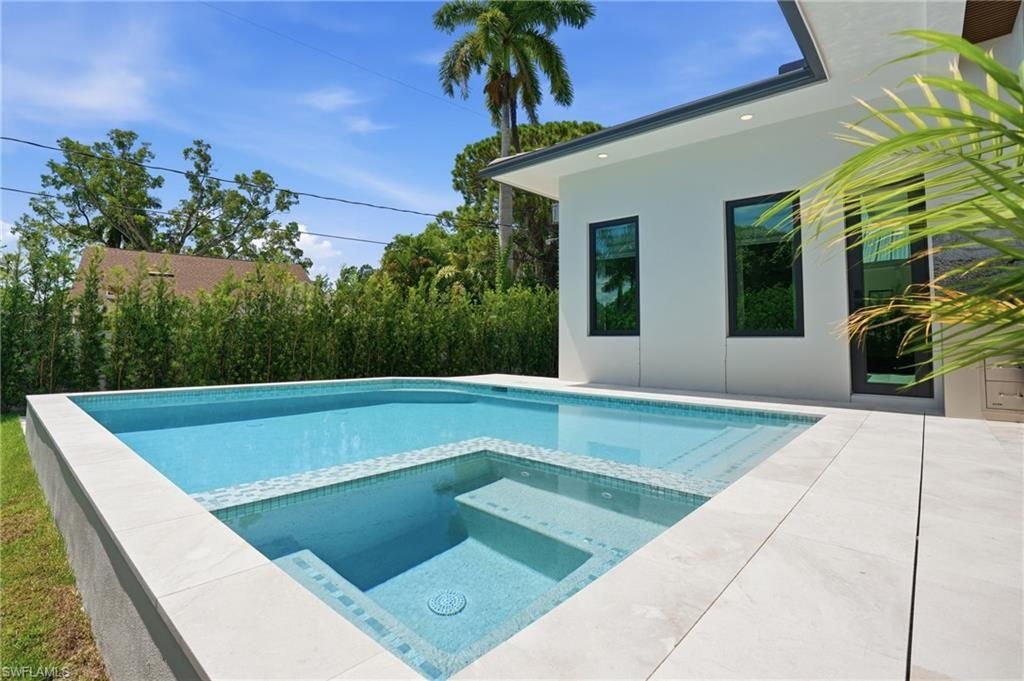 1150 8th Ter N, Naples, FL 34102 Photo