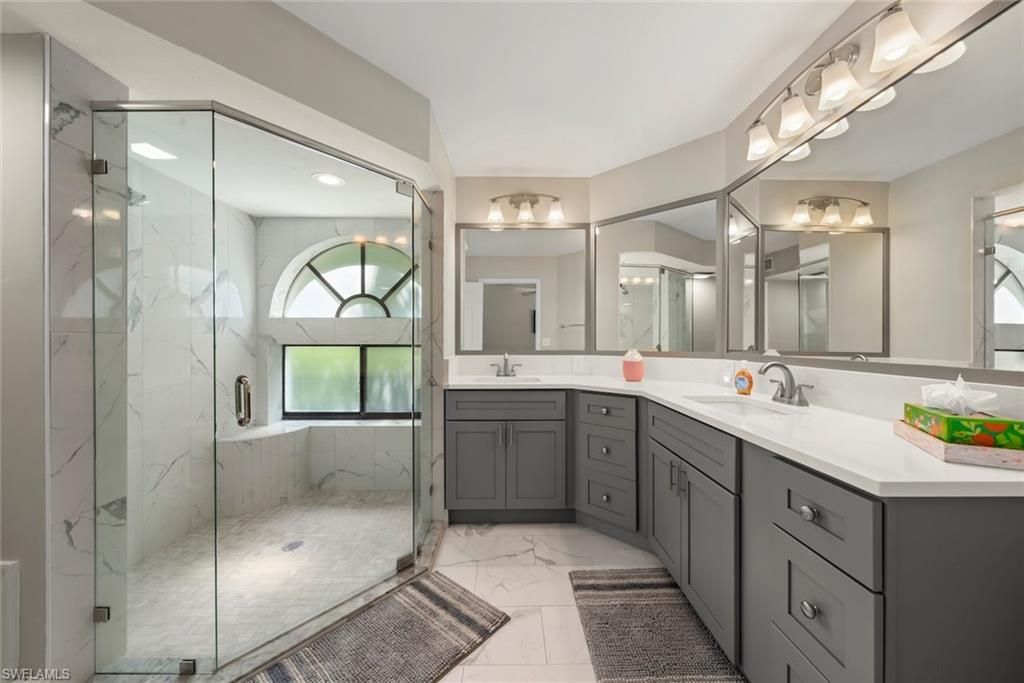 592 Beachwalk Cir, Unit 105, Naples, FL 34108 Photo