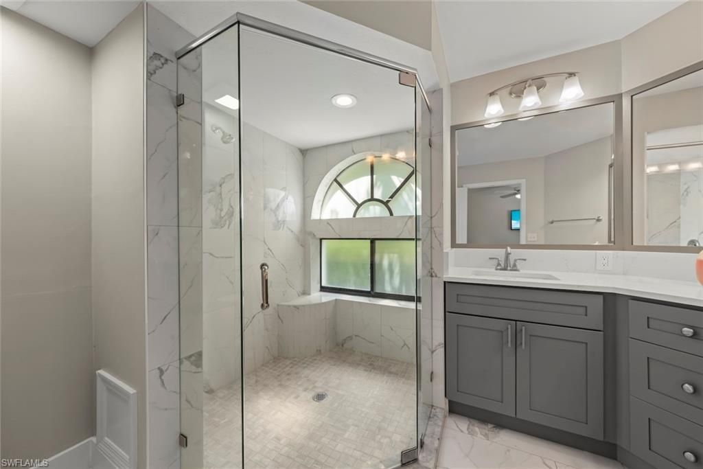 592 Beachwalk Cir, Unit 105, Naples, FL 34108 Photo