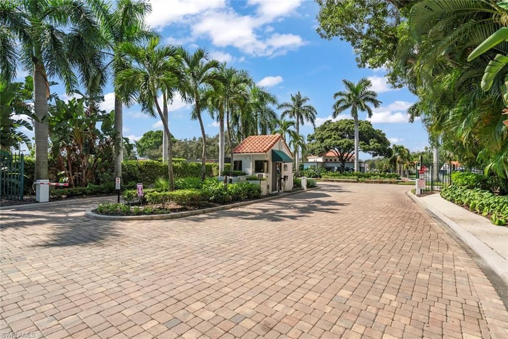 592 Beachwalk Cir, Unit 105, Naples, FL 34108 Photo