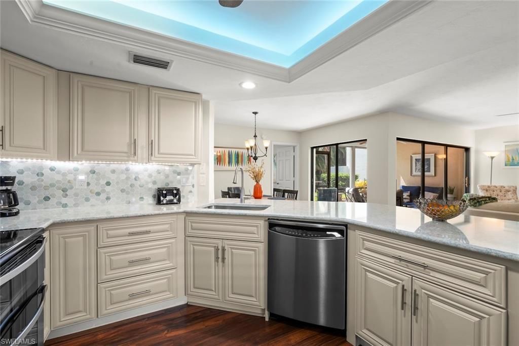 592 Beachwalk Cir, Unit 105, Naples, FL 34108 Photo