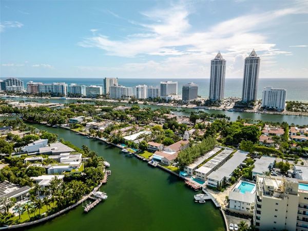 4740 Pine Tree Dr , Unit 20, Miami Beach, FL 33140