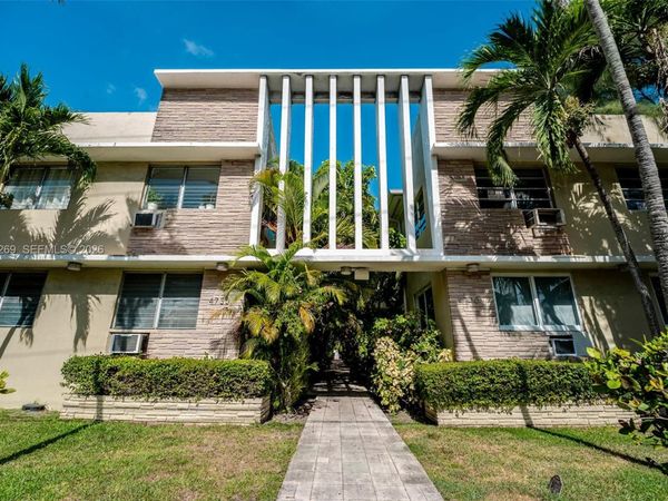 4740 Pine Tree Dr, Unit 20, Miami Beach, FL 33140