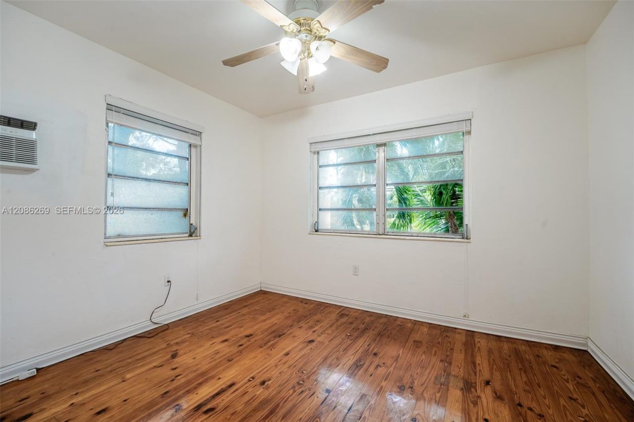 4740 Pine Tree Dr, Unit 20, Miami Beach, FL 33140 Photo
