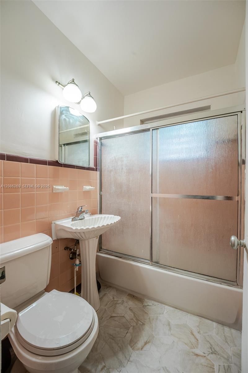 4740 Pine Tree Dr, Unit 20, Miami Beach, FL 33140 Photo