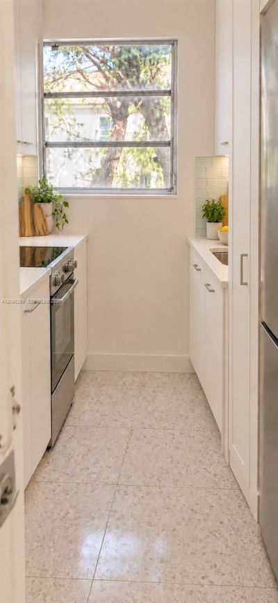 4740 Pine Tree Dr, Unit 20, Miami Beach, FL 33140 Photo