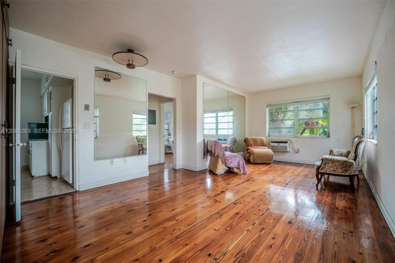 4740 Pine Tree Dr, Unit 20, Miami Beach, FL 33140 Photo