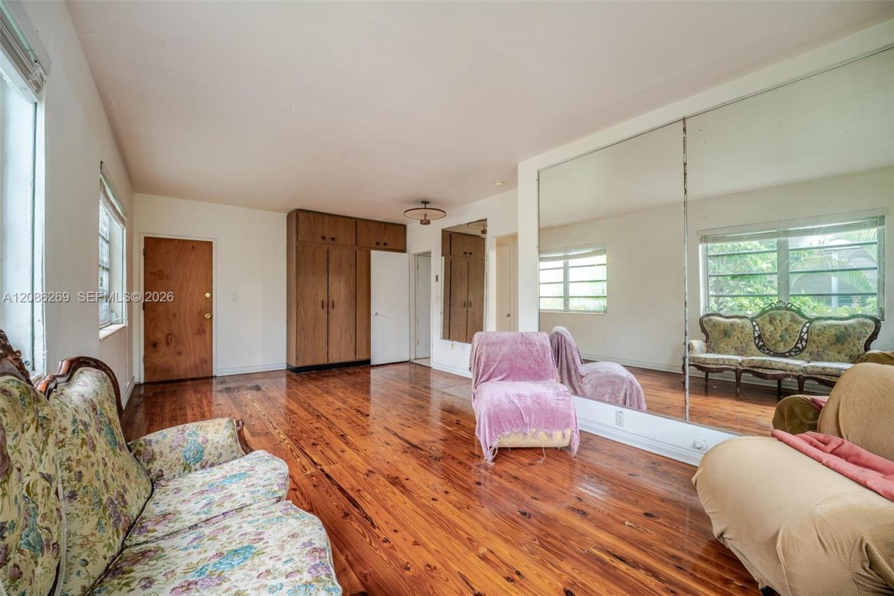 4740 Pine Tree Dr, Unit 20, Miami Beach, FL 33140 Photo