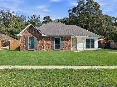 8077 Carlton Roberts  Blvd, Denham Springs, LA 70726