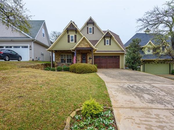 405 Dallas Street , Argyle, TX 76226