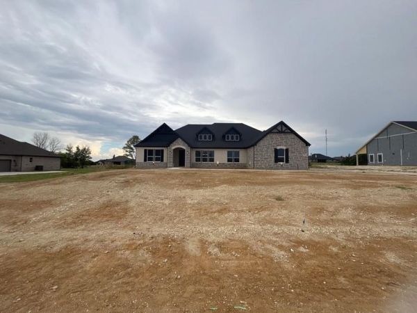 912 Creekview Whites Road, Van Alstyne, TX 75495