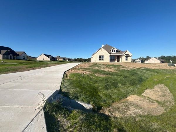 800 Monterrey Circle, Van Alstyne, TX 75495