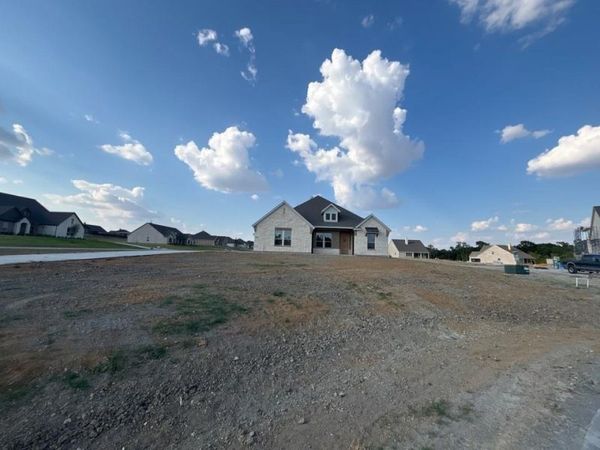 800 Monterrey Circle, Van Alstyne, TX 75495