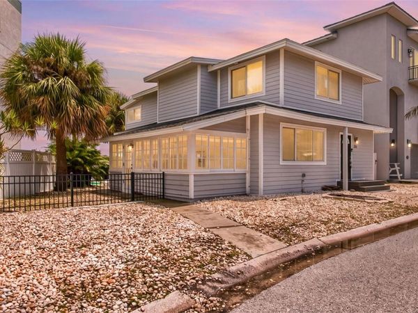 300 BAY PLZ , TREASURE ISLAND, FL 33706