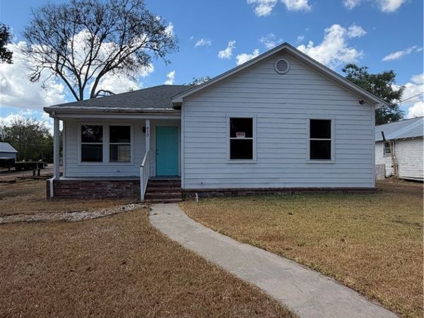 413 W Hamilton, Cuero, TX 77954