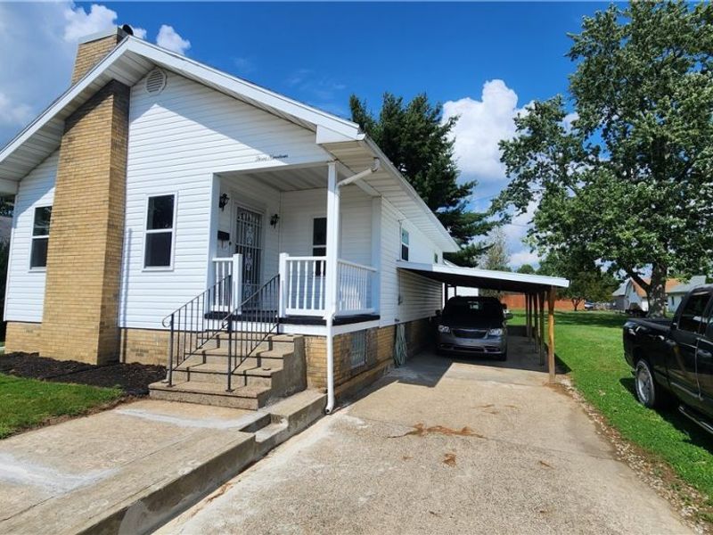 319 Franklin Street, Uhrichsville, OH 44683 Photo 2