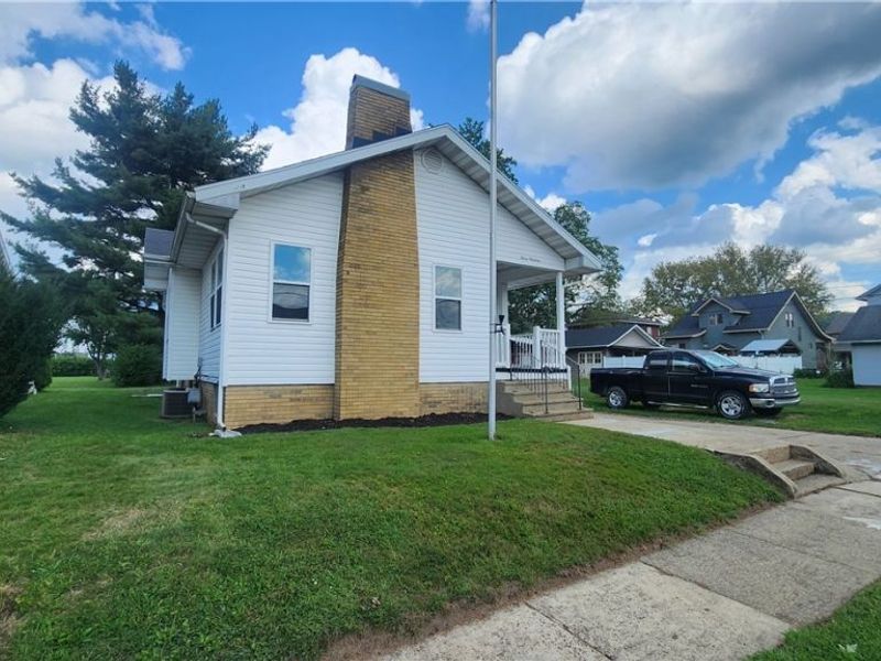319 Franklin Street, Uhrichsville, OH 44683 Photo 4