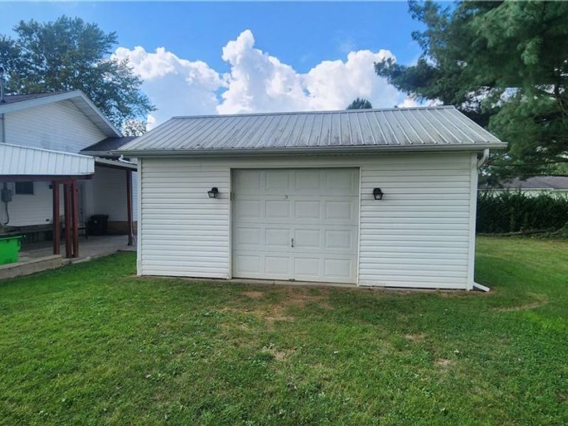 319 Franklin Street, Uhrichsville, OH 44683 Photo 9