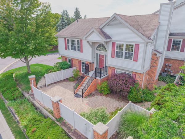 49800 Pointe Crossing, Plymouth, MI 48170
