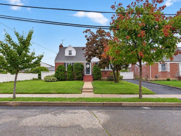 11 White Street, Valley Stream, NY 11580