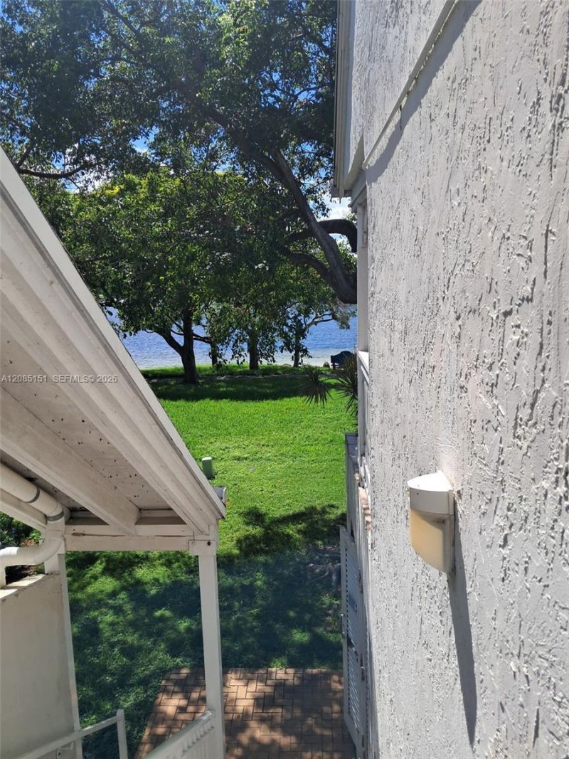 10521 Mahogany Key Cir, Unit 204, Miami, FL 33196 Photo