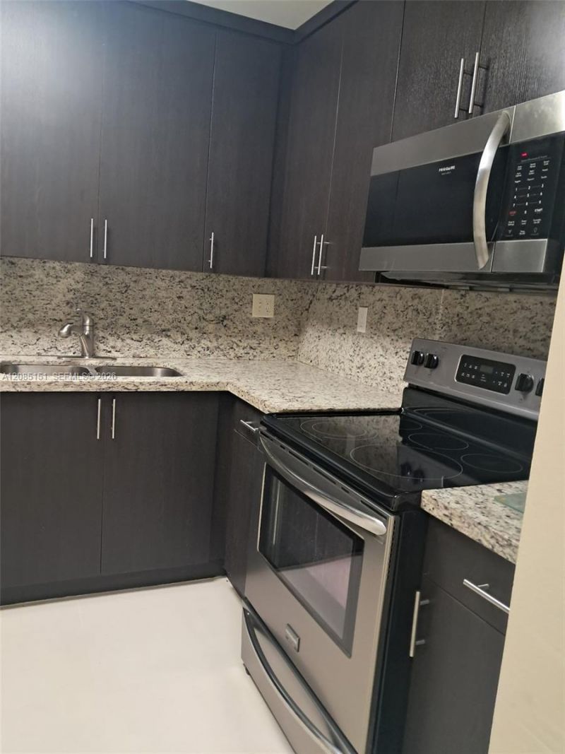 10521 Mahogany Key Cir, Unit 204, Miami, FL 33196 Photo