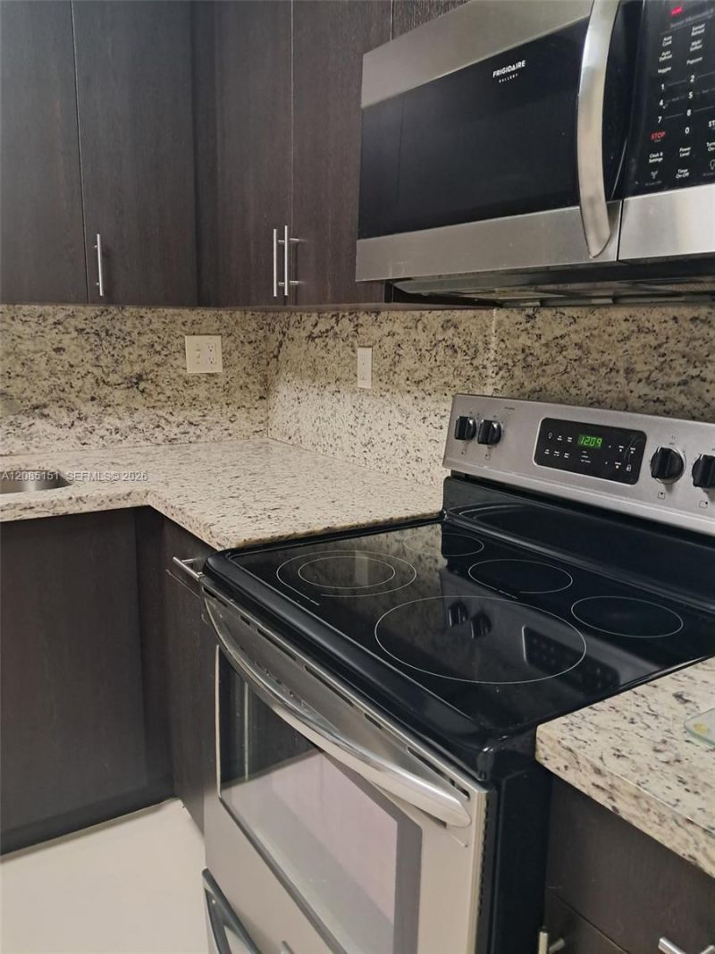 10521 Mahogany Key Cir, Unit 204, Miami, FL 33196 Photo