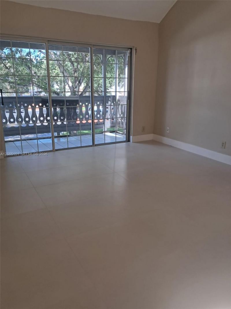 10521 Mahogany Key Cir, Unit 204, Miami, FL 33196 Photo