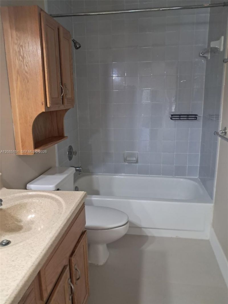 10521 Mahogany Key Cir, Unit 204, Miami, FL 33196 Photo