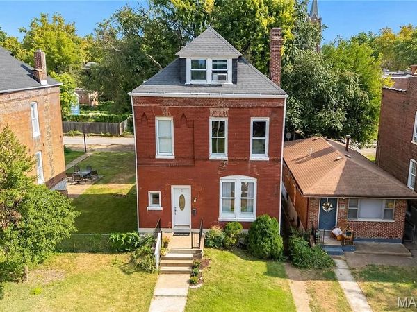 915 Bates Street, St Louis, MO 63111