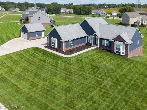 1303 Cedar Meadows Drive, White Lake Township, Mi 48383