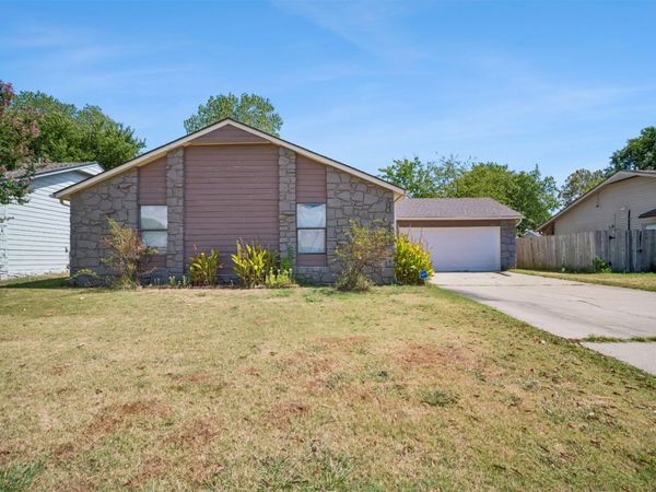 1917 N Desert Palm Avenue , Broken Arrow, OK 74012