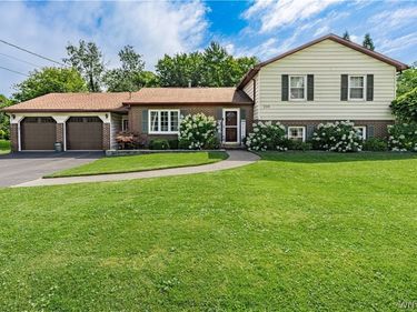238 Bay Street , Wilson, NY 14172