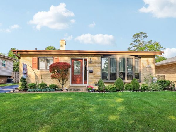 1058 Seymour Avenue, Des Plaines, IL 60016