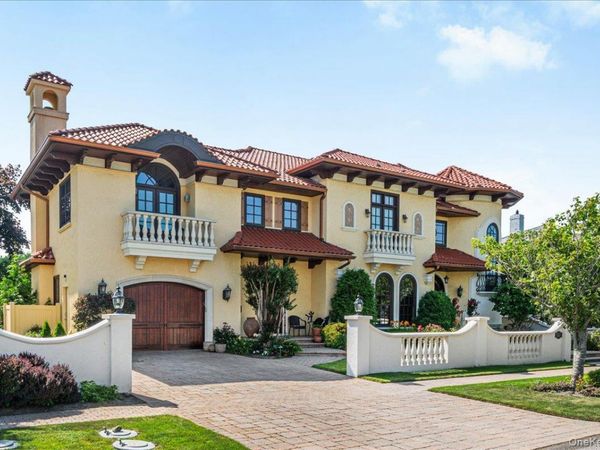 81 Montgomery Boulevard, Atlantic Beach, NY 11509