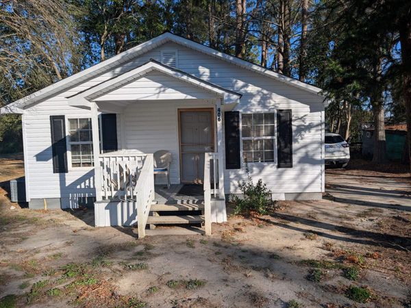 405 Stewart St , Dillon, SC 29536