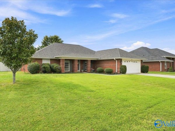 4919 SE Montauk Trail, Owens Cross Roads, AL 35763