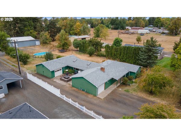 880 HILLVIEW DR, Lebanon, OR 97355
