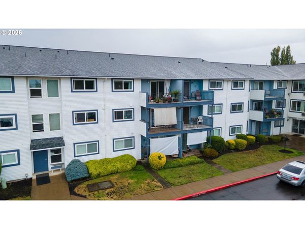 950 EVERGREEN RD, Woodburn, OR 97071