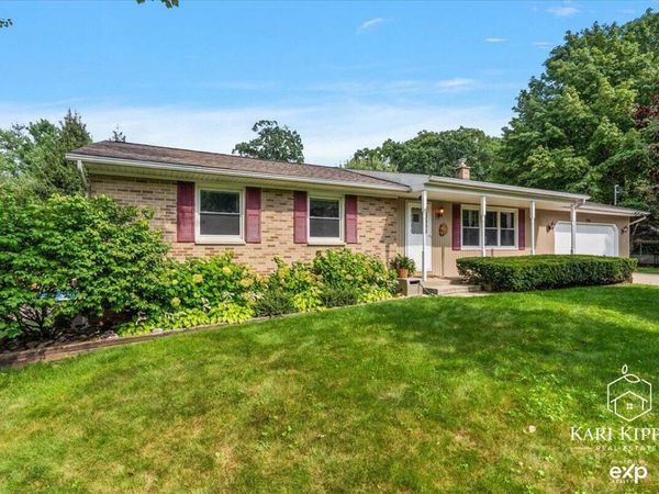 2761 Danube Lane NE, Grand Rapids, MI 49525