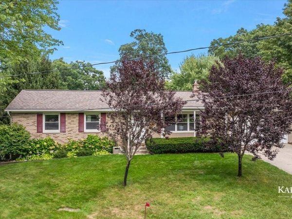 2761 Danube Lane NE, Grand Rapids, MI 49525