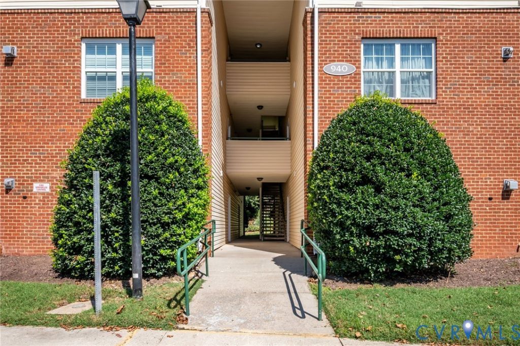 940 Masters Row, Unit A, Glen Allen, VA 23059 Main Photo