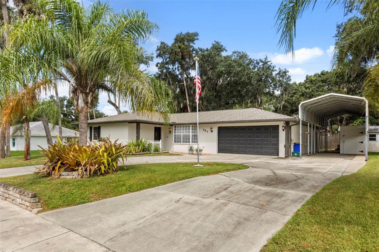 121 Oak Ridge Avenue, Edgewater, FL 32132 Photo