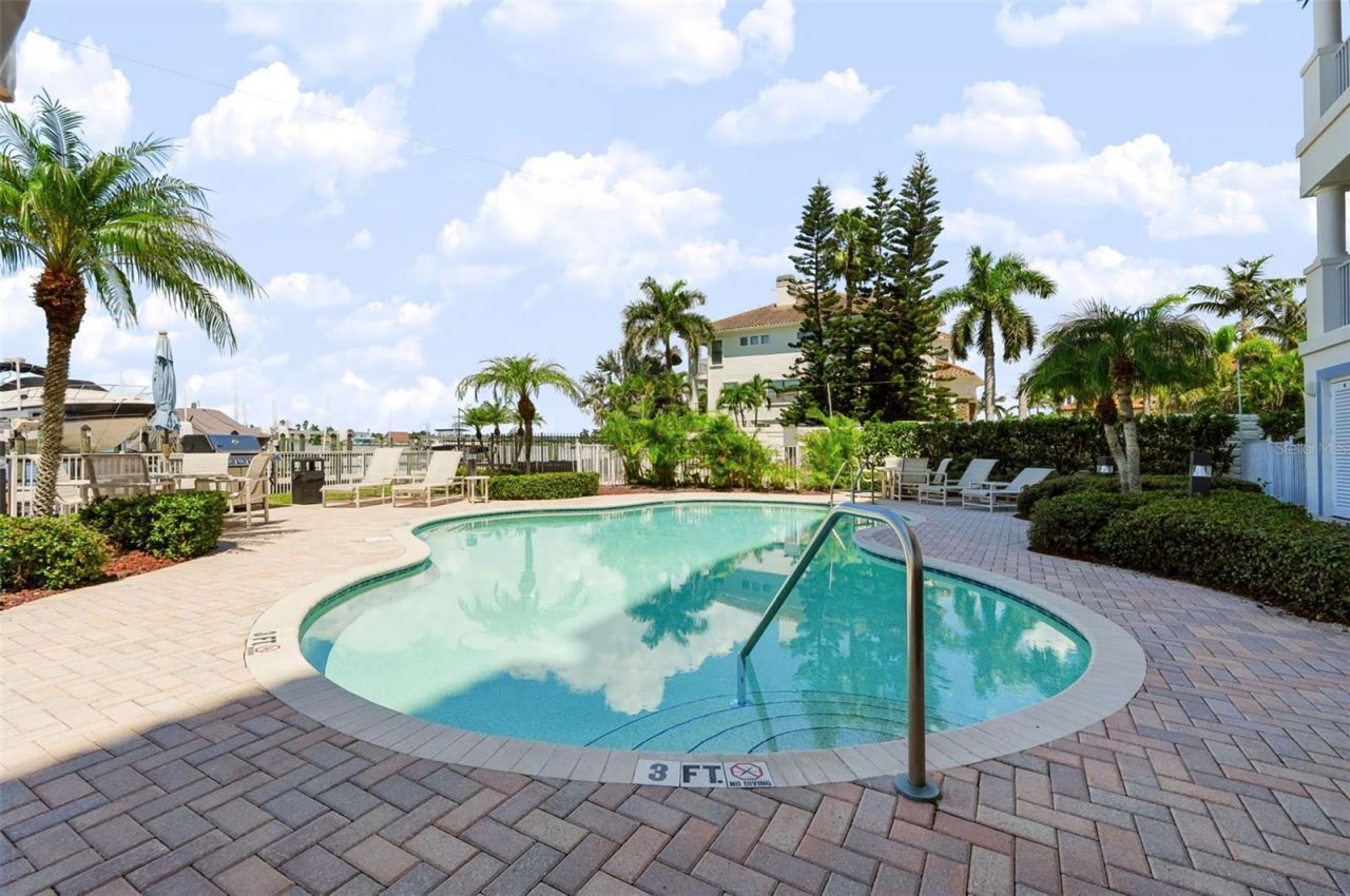 102 Wimbledon Court, Redington Shores, FL 33708 Photo
